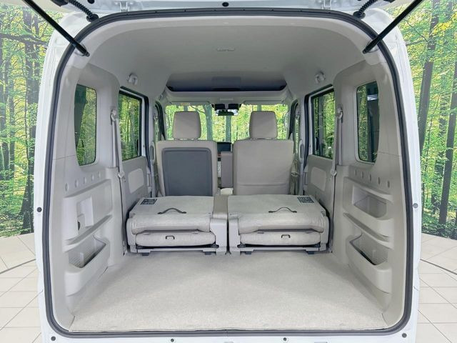 ���i�̂���������ʋ΁A���}���ɏ\���ȉ׎��X�y�[�X���m�ۂ��Ă���܂��B�Z�J���h�V�[�g��|���ƁA�傫�ȉו��̐ύڂ��\�ł���