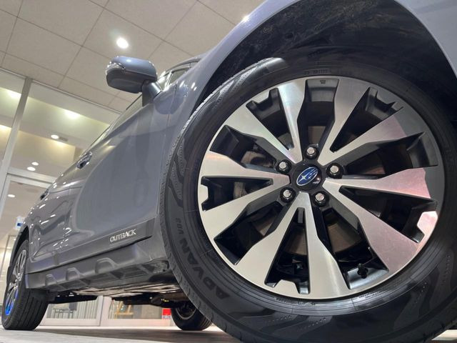 �y����18�C���`�A���~�z�C�[���z�O�ςɃ}�b�`���������A���~�z�C�[���𑕒����Ă���܂��B�e��ЊO�A���~�z�C�[����A�X�^�b�h���X�^�C�����戵�����Ă���܂��B���񂲑��k����������