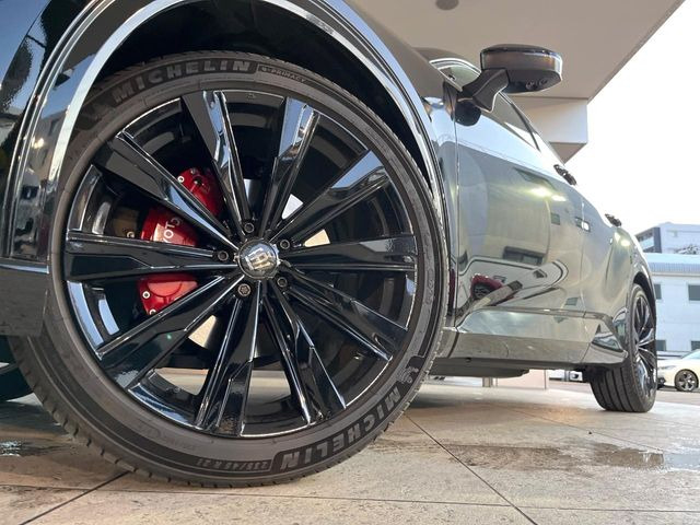 �y����21�C���`�A���~�z�C�[���z�O�ςɃ}�b�`���������A���~�z�C�[���𑕒����Ă���܂��B�e��ЊO�A���~�z�C�[����A�X�^�b�h���X�^�C�����戵�����Ă���܂��B���񂲑��k����������