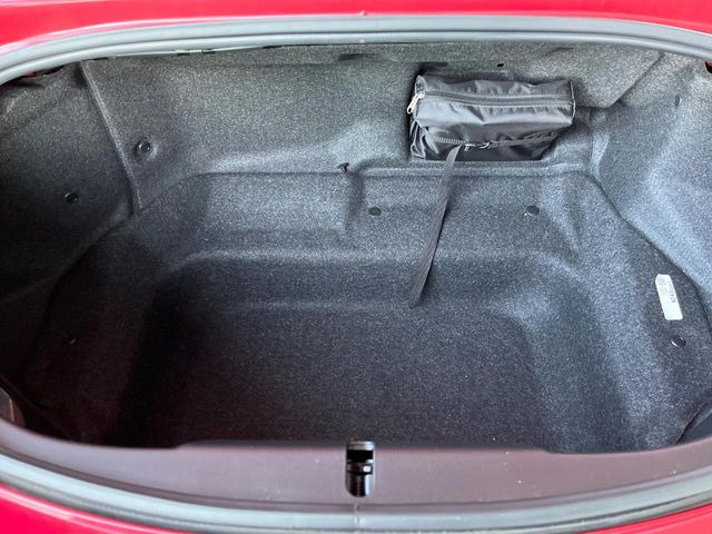 ���i�̂���������ʋ΁A���}���ɏ\���ȉ׎��X�y�[�X���m�ۂ��Ă���܂��B