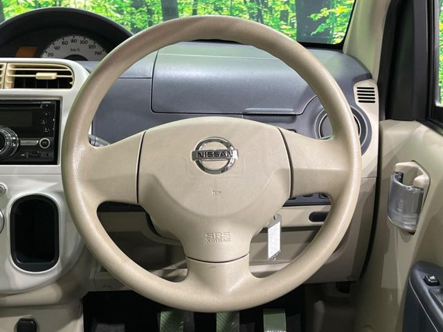 �C���e���A�ɍ��킹���f�U�C���̃X�e�A�����O�́A�^�]�������̂��Ƃ��l���A�^�]���₷���`��A�傫���ł��B�����x�A���ۂɐG���Ă��m���߂��������B