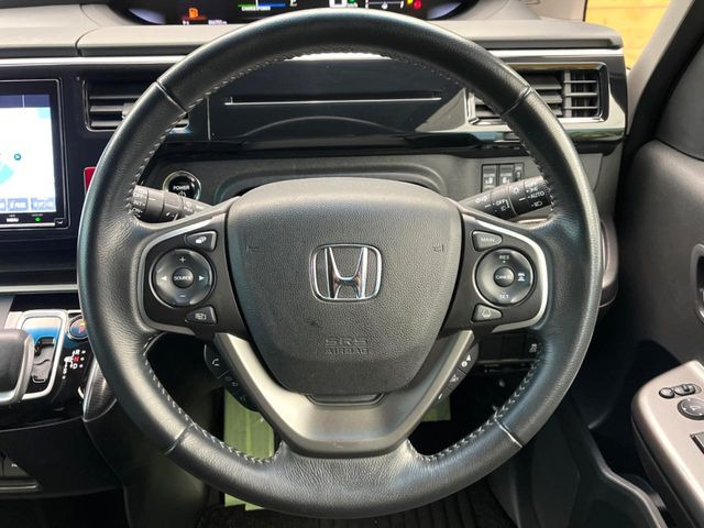 �y�����v�����X�e�A�����O�z�㎿�Ȋv���g�p���邱�ƂŁA��ɂ����������݂ƂĂ��^�]���₷���n���h���ł���