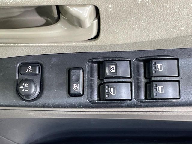 �y�d���i�[�~���[�z�T�C�h�~���[�͓d���i�[���ƂȂ��Ă���A�������ԏ�ł��L�Y�������X�N��}�����܂��B