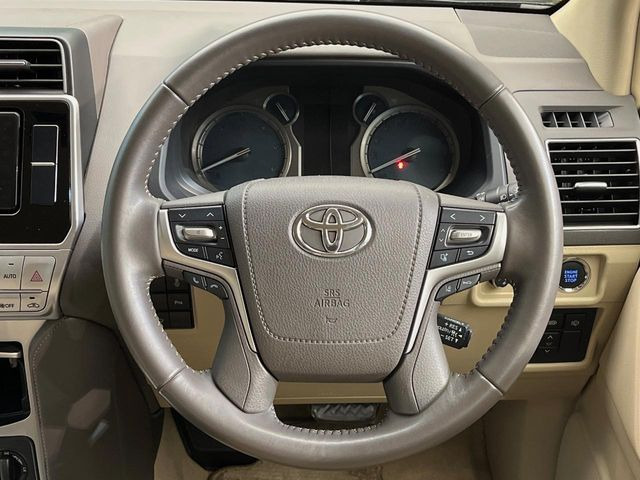 �y�����v�����X�e�A�����O�z�㎿�Ȋv���g�p���邱�ƂŁA��ɂ����������݂ƂĂ��^�]���₷���n���h���ł���