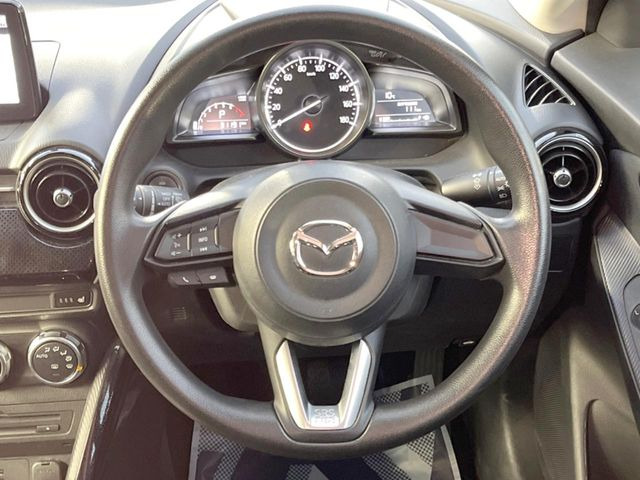 �y�X�e�A�����O�X�C�b�`�z�^�]���A�O������ڐ������炷���ƂȂ��A�I�[�f�B�I���̑��삪�\�ȕ֗��@�\!���S&���K�ȃh���C�u�����o���Ă���܂���