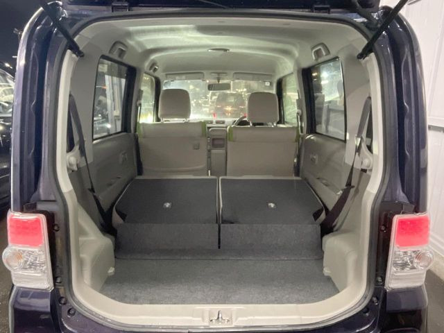 ���i�̂���������ʋ΁A���}���ɏ\���ȉ׎��X�y�[�X���m�ۂ��Ă���܂��B�Z�J���h�V�[�g��|���ƁA�傫�ȉו��̐ύڂ��\�ł���