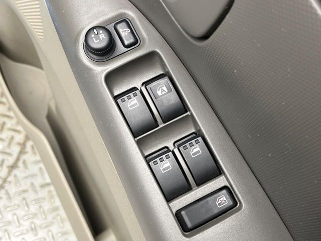 �y�d���i�[�~���[�z�T�C�h�~���[�͓d���i�[���ƂȂ��Ă���A�������ԏ�ł��L�Y�������X�N��}�����܂��B