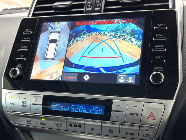 【パノラミックビューモニター】専用のカメラにより、上から見下ろしたような視点で360度クルマの周囲を確認することができます☆死角部分も確認しやすく、狭い場所での切り返しや駐車もスムーズに行えます。