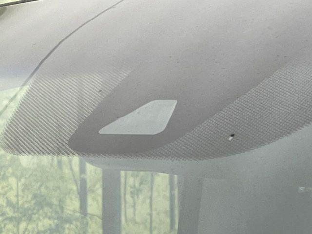 �y�z���_�Z���V���O�z���s���ɑO���̎ԗ�����F�����A�Փ˂������Ȏ��͌x��ƃu���[�L�ŏՓˉ���Ɣ�Q�y�����A�V�X�g�B�����S�Ƀh���C�u�����y���݂��������܂��B