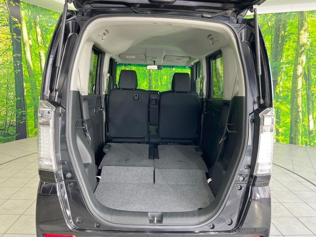 ���i�̂���������ʋ΁A���}���ɏ\���ȉ׎��X�y�[�X���m�ۂ��Ă���܂��B�Z�J���h�V�[�g��|���ƁA�傫�ȉו��̐ύڂ��\�ł���