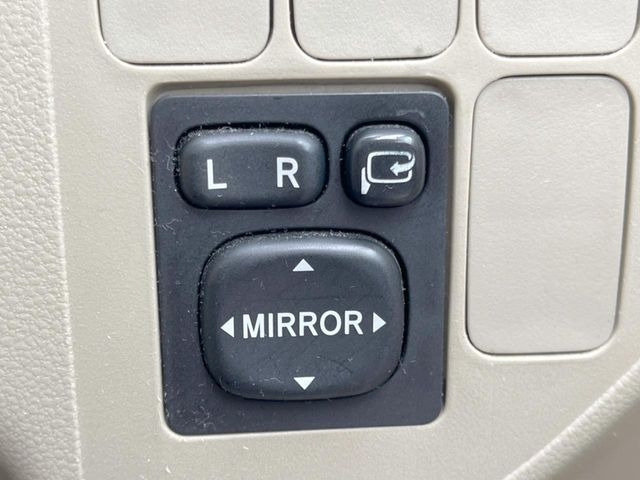 �y�d���i�[�~���[�z�T�C�h�~���[�͓d���i�[���ƂȂ��Ă���A�������ԏ�ł��L�Y�������X�N��}�����܂��B