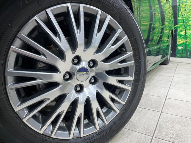 �y����18�C���`�A���~�z�C�[���z�O�ςɃ}�b�`���������A���~�z�C�[���𑕒����Ă���܂��B�e��ЊO�A���~�z�C�[����A�X�^�b�h���X�^�C�����戵�����Ă���܂��B���񂲑��k����������