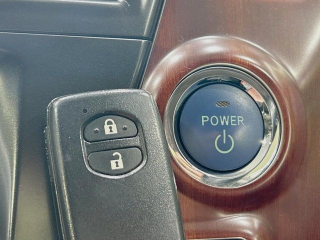 �y�X�}�[�g�L�[�z�J�o����|�P�b�g�ɓ��ꂽ�܂܂ł��h�A�̎{���E�������\�ȃX�}�[�g�L�[�𑕔��B�G���W���̃I���E�I�t�����J�M�����o���K�v����������Ƃ��Ă��֗��ł���