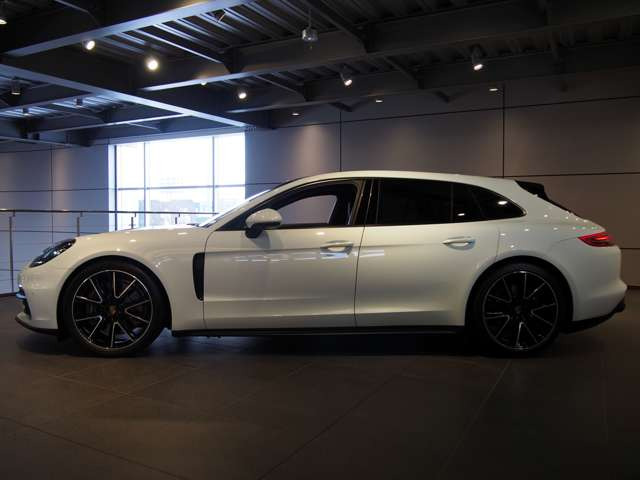 パナメーラスポーツツーリスモ4 PDK 4WD