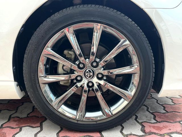 �y����18�C���`�A���~�z�C�[���z�O�ςɃ}�b�`���������A���~�z�C�[���𑕒����Ă���܂��B�e��ЊO�A���~�z�C�[����A�X�^�b�h���X�^�C�����戵�����Ă���܂��B���񂲑��k����������