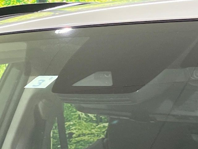 【トヨタセーフティセンス】走行中に前方の車両等を認識し、衝突しそうな時は警報とブレーキで衝突回避と被害軽減をアシスト。より安全にドライブをお楽しみいただけます。