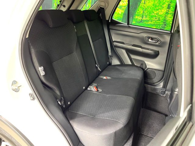後部座席も気になるようなキズ・汚れやへたり等、大きなダメージはなく、良好な状態です。