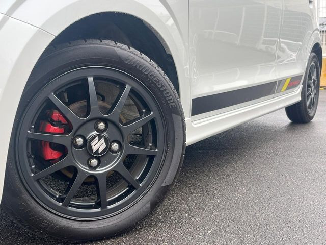 �y�O���[�h��p����15�C���`�A���~�z�C�[���z�f�U�C�����̍��������A���~�z�C�[���𑕒����Ă���܂��B�e��ЊO�A���~�z�C�[����A�X�^�b�h���X�^�C�����戵�����Ă���܂��B���񂲑��k����������