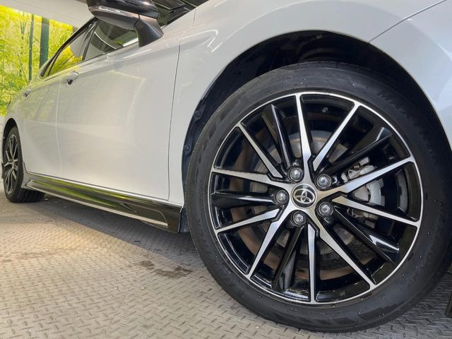 �y����18�C���`�A���~�z�C�[���z�O�ςɃ}�b�`���������A���~�z�C�[���𑕒����Ă���܂��B�e��ЊO�A���~�z�C�[����A�X�^�b�h���X�^�C�����戵�����Ă���܂��B���񂲑��k����������