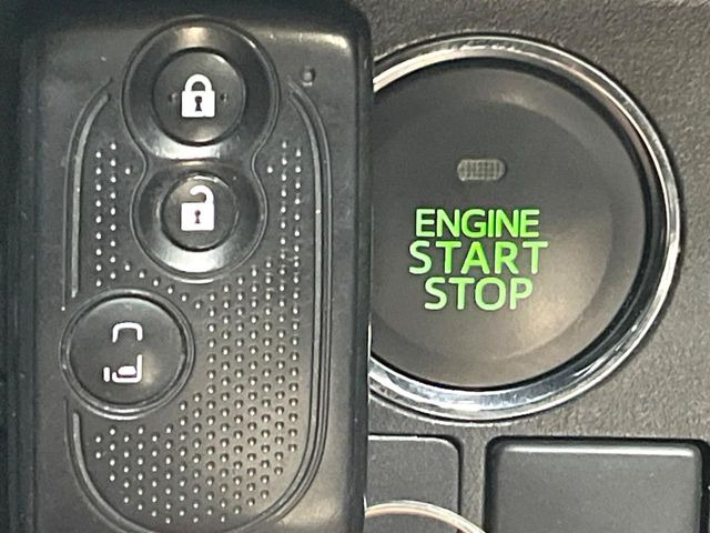 �y�L�[�t���[�V�X�e���z�J�o����|�P�b�g�ɓ��ꂽ�܂܂ł��h�A�̎{���E�������\�ȃX�}�[�g�L�[�𑕔��B�G���W���̃I���E�I�t�����J�M�����o���K�v����������Ƃ��Ă��֗��ł���