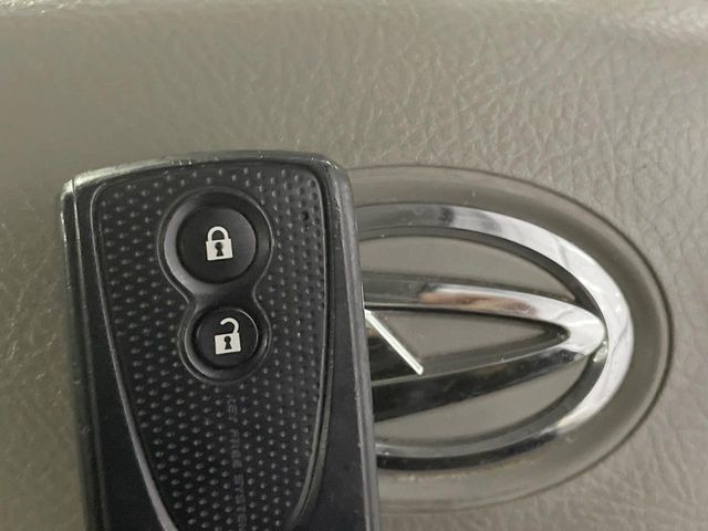 �y�L�[�t���[�V�X�e���z�J�o����|�P�b�g�ɓ��ꂽ�܂܂ł��h�A�̎{���E�������\�ȃX�}�[�g�L�[�𑕔��B�G���W���̃I���E�I�t�����J�M�����o���K�v����������Ƃ��Ă��֗��ł���