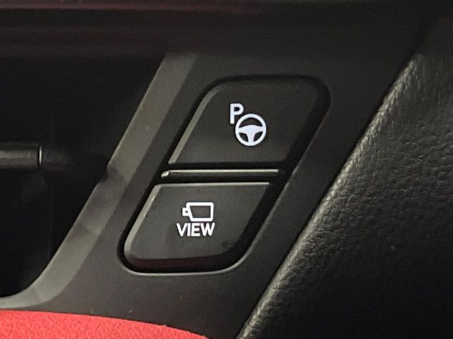 【駐車支援システム】駐車スペースを検知し、スムーズな駐車をアシスト。狭いスペースへの駐車など、駐車に自信の無い方におすすめの機能です♪