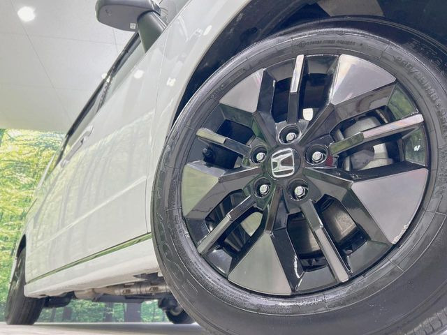 �y����16�C���`�A���~�z�C�[���z�O�ςɃ}�b�`���������A���~�z�C�[���𑕒����Ă���܂��B�e��ЊO�A���~�z�C�[����A�X�^�b�h���X�^�C�����戵�����Ă���܂��B���񂲑��k����������