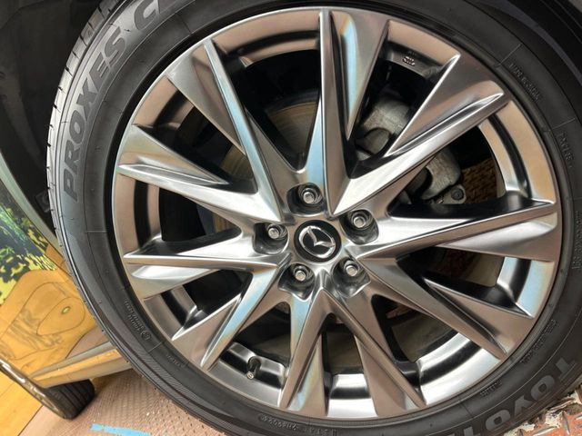 �y����19�C���`�A���~�z�C�[���z�O�ςɃ}�b�`���������A���~�z�C�[���𑕒����Ă���܂��B�e��ЊO�A���~�z�C�[����A�X�^�b�h���X�^�C�����戵�����Ă���܂��B���񂲑��k����������