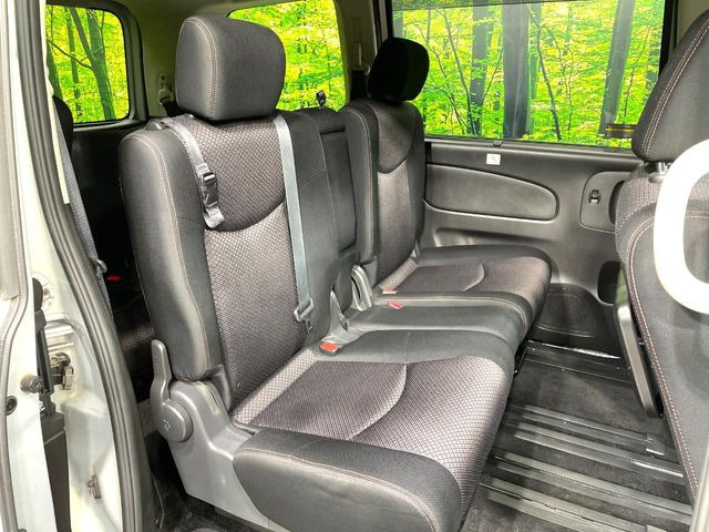 �Z�J���h�V�[�g�͒������������ƂȂ��Ă���A�X���C�h����ΒʘH�X�y�[�X���o��!�O��̈ړ����Ƃ��Ă��ȒP�ł�