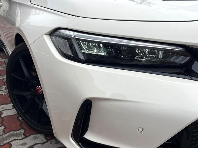 �yLED�w�b�h���C�g�z���V����ԑ��s�����ǍD�Ȏ��E���m�ۂ����S���ĉ^�]�ł��鍂�P�xLED�w�b�h���C�g�𑕔�!�_�����x�������A����d�͂��}�����Ă��܂��B