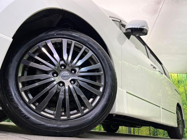 �y����18�C���`�A���~�z�C�[���z�O�ςɃ}�b�`���������A���~�z�C�[���𑕒����Ă���܂��B�e��ЊO�A���~�z�C�[����A�X�^�b�h���X�^�C�����戵�����Ă���܂��B���񂲑��k����������