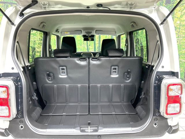 ���i�̂���������ʋ΁A���}���ɏ\���ȉ׎��X�y�[�X���m�ۂ��Ă���܂��B�Z�J���h�V�[�g��|���ƁA�傫�ȉו��̐ύڂ��\�ł���