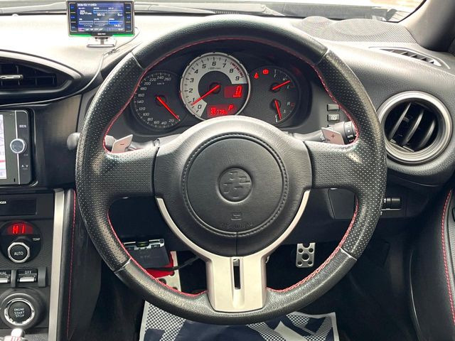 �y�����v�����X�e�A�����O�z�㎿�Ȋv���g�p���邱�ƂŁA��ɂ����������݂ƂĂ��^�]���₷���n���h���ł���