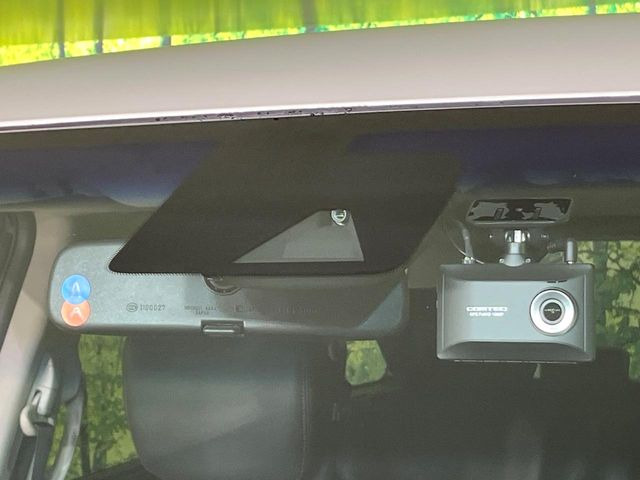 �y�G�}�[�W�F���V�[�u���[�L�z���s���ɑO���̎ԗ�����F�����A�Փ˂������Ȏ��͌x��ƃu���[�L�ŏՓˉ���Ɣ�Q�y�����A�V�X�g�B�����S�Ƀh���C�u�����y���݂��������܂��B