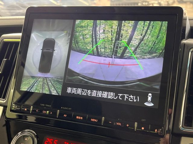 【マルチアラウンドモニター】専用のカメラにより、上から見下ろしたような視点で360度クルマの周囲を確認することができます☆死角部分も確認しやすく、狭い場所での切り返しや駐車もスムーズに行えます。