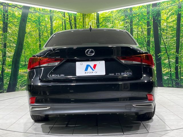 安心の最長10年・走行無制限保証(有償)をご用意。保証内容も充実はもちろん、無料点検&オイル交換や、年中無休の全国・24時間ロードサービスも付帯されておりますのでご安心下さい。