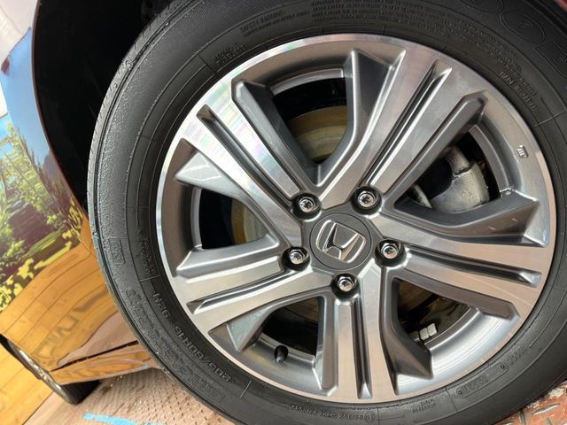 �y����16�C���`�A���~�z�C�[���z�O�ςɃ}�b�`���������A���~�z�C�[���𑕒����Ă���܂��B�e��ЊO�A���~�z�C�[����A�X�^�b�h���X�^�C�����戵�����Ă���܂��B���񂲑��k����������