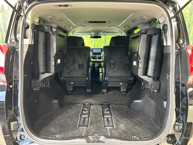 ���i�̂���������ʋ΁A���}���ɏ\���ȉ׎��X�y�[�X���m�ۂ��Ă���܂��B�Z�J���h�V�[�g��|���ƁA�傫�ȉו��̐ύڂ��\�ł���