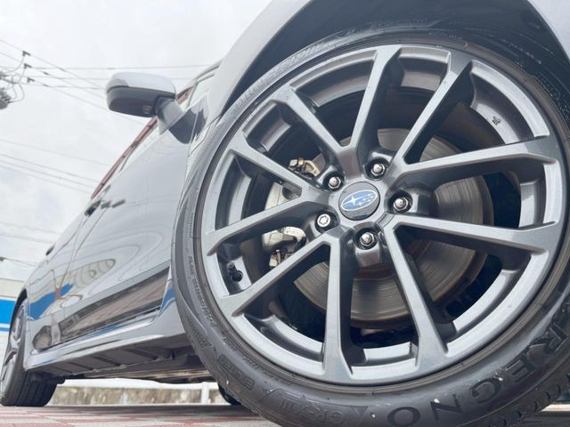 �y����18�C���`�A���~�z�C�[���z�O�ςɃ}�b�`���������A���~�z�C�[���𑕒����Ă���܂��B�e��ЊO�A���~�z�C�[����A�X�^�b�h���X�^�C�����戵�����Ă���܂��B���񂲑��k����������