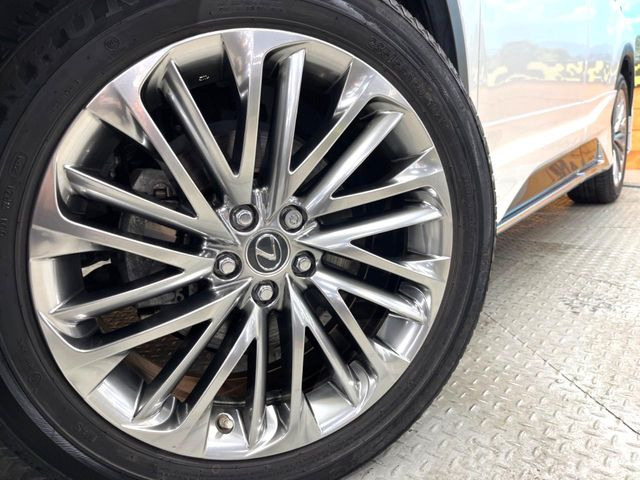 �y����20�C���`�A���~�z�C�[���z�O�ςɃ}�b�`���������A���~�z�C�[���𑕒����Ă���܂��B�e��ЊO�A���~�z�C�[����A�X�^�b�h���X�^�C�����戵�����Ă���܂��B���񂲑��k������