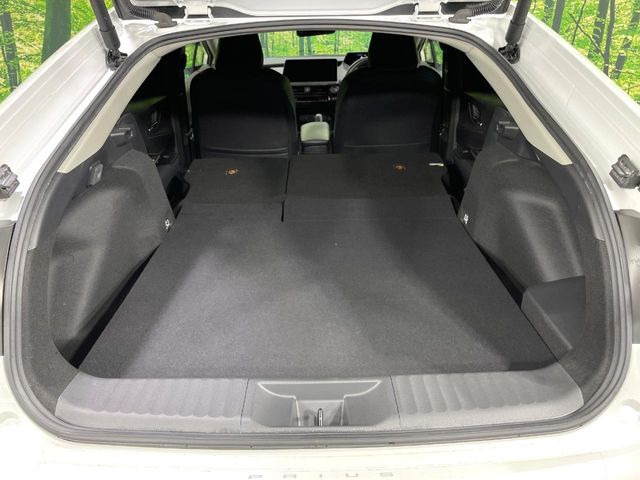 ���i�̂���������ʋ΁A���}���ɏ\���ȉ׎��X�y�[�X���m�ۂ��Ă���܂��B�Z�J���h�V�[�g��|���ƁA�傫�ȉו��̐ύڂ��\�ł���