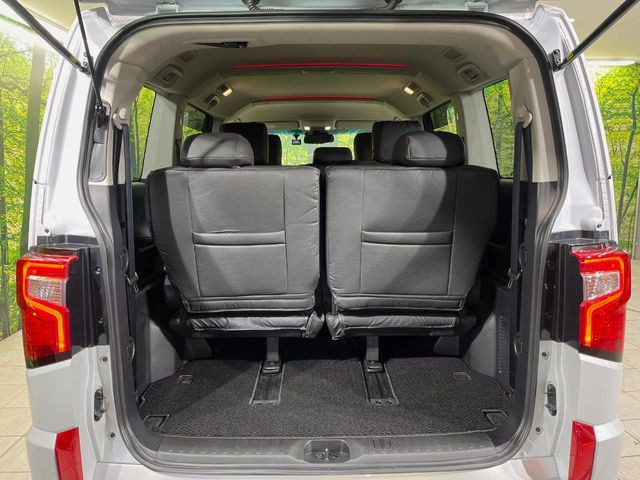 ���i�̂���������ʋ΁A���}���ɏ\���ȉ׎��X�y�[�X���m�ۂ��Ă���܂��B�Z�J���h�V�[�g��|���ƁA�傫�ȉו��̐ύڂ��\�ł���