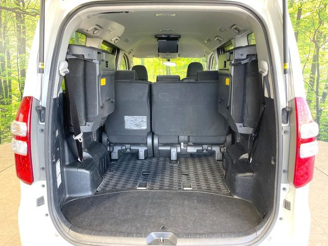 ���i�̂���������ʋ΁A���}���ɏ\���ȉ׎��X�y�[�X���m�ۂ��Ă���܂��B�Z�J���h�V�[�g��|���ƁA�傫�ȉו��̐ύڂ��\�ł���