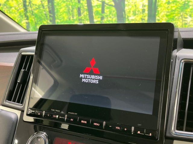 【純正ナビ】人気の純正ナビを装備しております。ナビの使いやすさはもちろん、オーディオ機能も充実!キャンプや旅行はもちろん、通勤や買い物など普段のドライブも楽しくなるはず♪