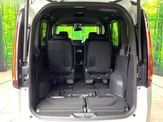 ���i�̂���������ʋ΁A���}���ɏ\���ȉ׎��X�y�[�X���m�ۂ��Ă���܂��B�Z�J���h�V�[�g��|���ƁA�傫�ȉו��̐ύڂ��\�ł���