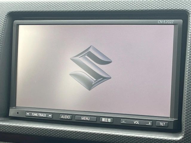 �y�����i�r�z�l�C�̏����i�r�𑕔����Ă���܂��B�i�r�̎g���₷���͂������A�I�[�f�B�I�@�\���[��!�L�����v�◷�s�͂������A�ʋ΂┃�����ȂǕ��i�̃h���C�u���y�����Ȃ�͂���