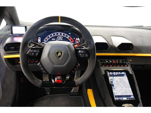 �e�N�j�J��AWD��p���A�h���C�o�[�Ƃ̈�̊���ǋ�����RWD���f���B�����{���M�[�j�{����&ldquo;����y����&rdquo;�������ɖ��킦�܂��B