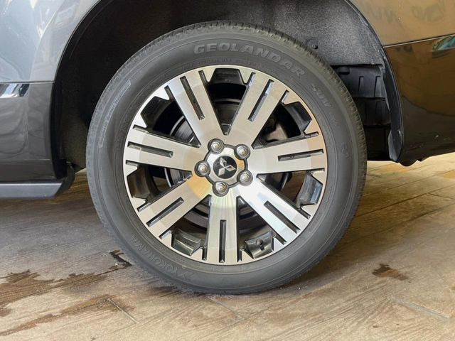 �y����18�C���`�A���~�z�C�[���z�O�ςɃ}�b�`���������A���~�z�C�[���𑕒����Ă���܂��B�e��ЊO�A���~�z�C�[����A�X�^�b�h���X�^�C�����戵�����Ă���܂��B���񂲑��k����������