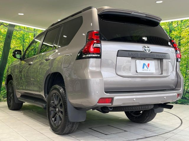 ☆全国のネクステージからお取り寄せが可能※!遠方の店舗に展示してあるクルマが気になる場合も、最寄りの店舗でご覧いただくことが可能です!是非私たちに要望をお聞かせください!※別途費用