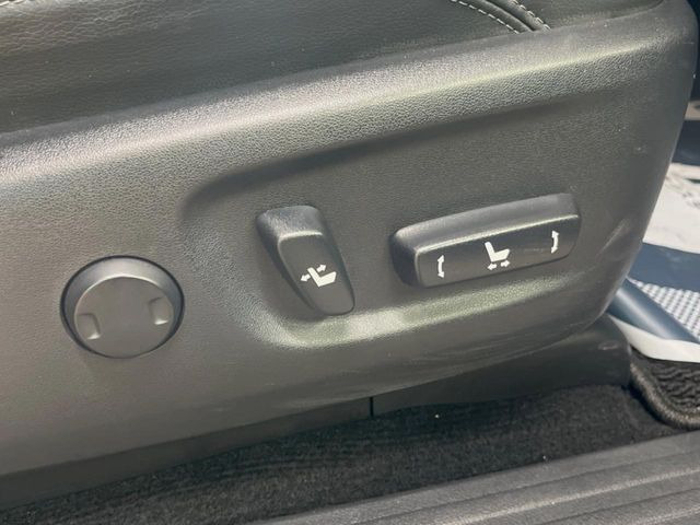 【パワーシート】スイッチ一つで簡単にシートの微調整が可能!電動だから力もいりません!快適なシートポジションにセットして、快適なドライブをお楽しみください。